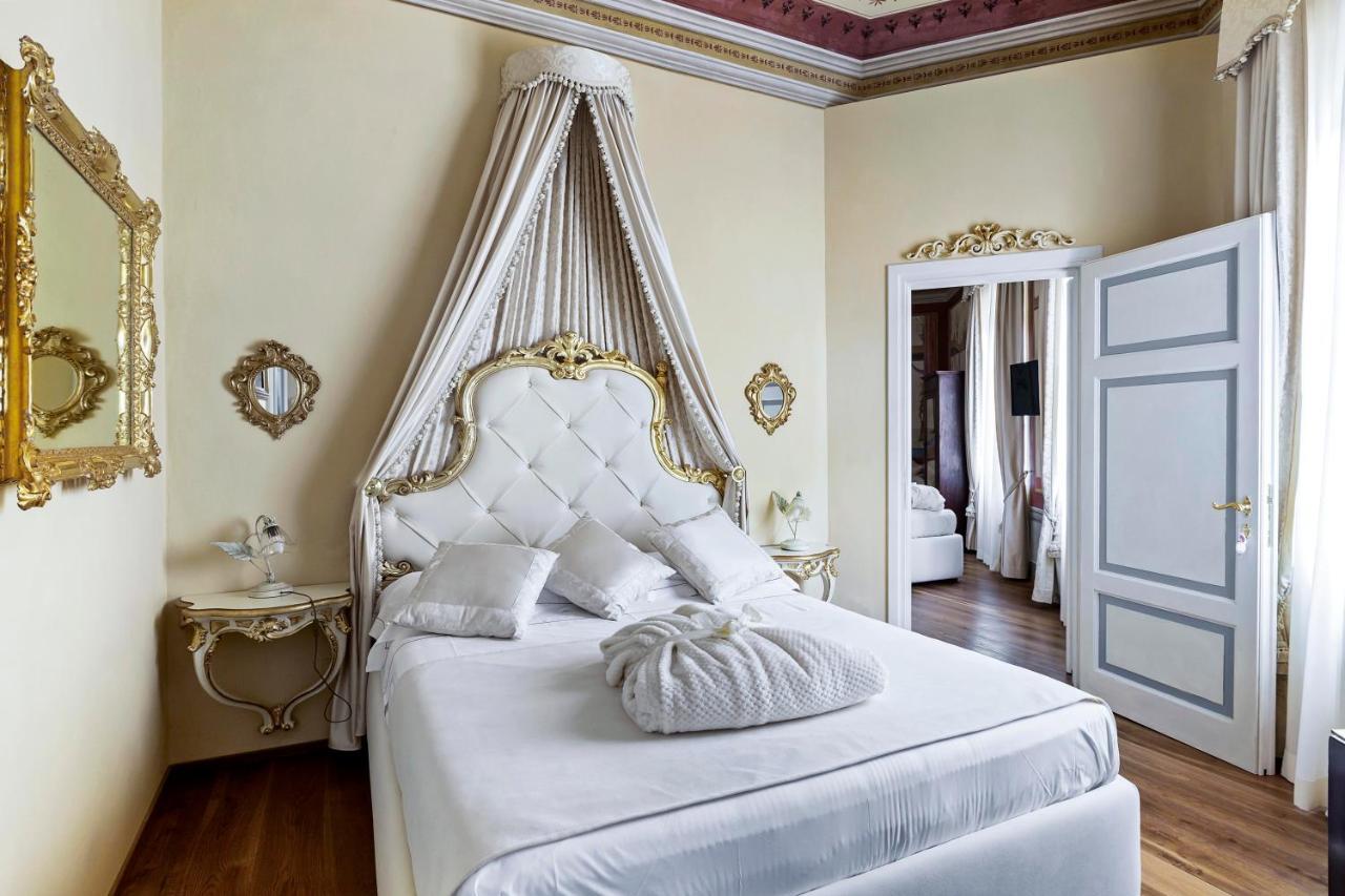 Residenza D'Epoca Palazzo Borghesi Panzió Siena Kültér fotó